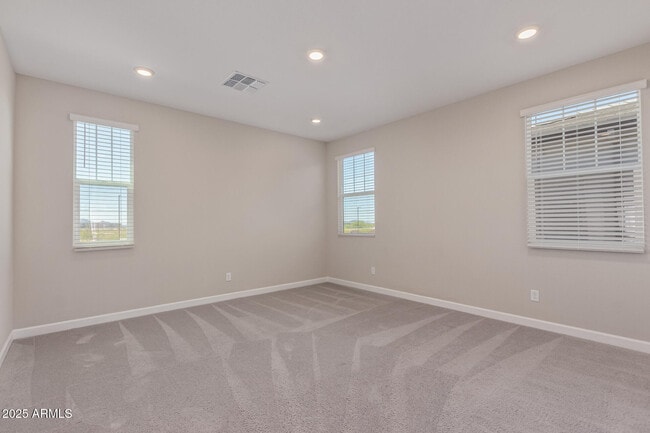 Building Photo - 5835 E Rose Garden Ln