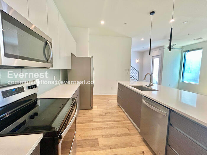 Building Photo - 2711 Kimsey Dr