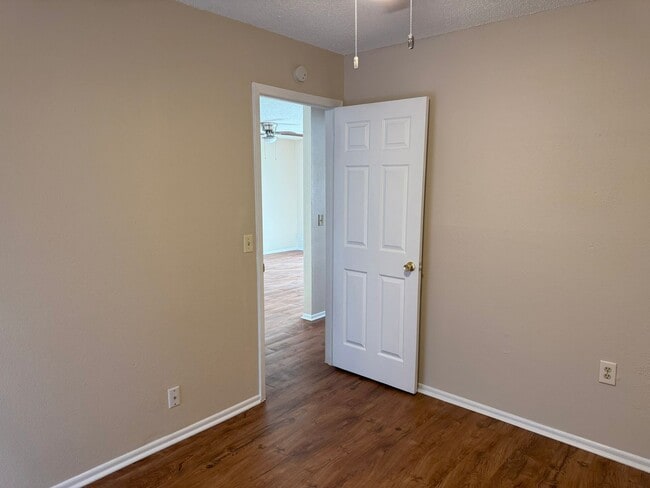 Building Photo - 104 Meadow Hill