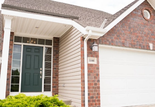 Building Photo - 1100 Oaktree Pl