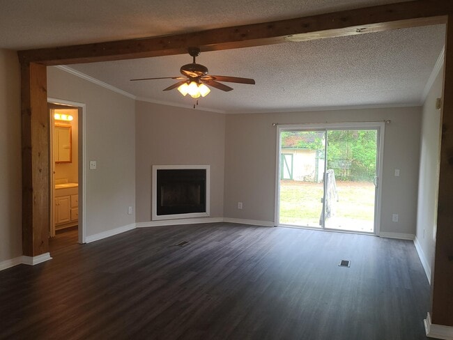 Building Photo - 8405 Verano St