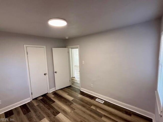 Building Photo - FOR RENT NORFOLK!!