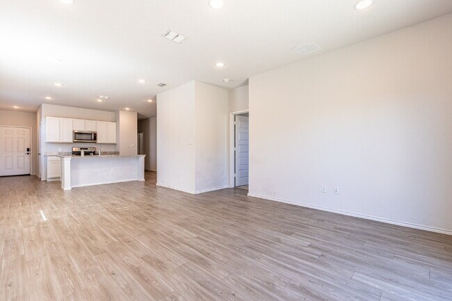 Building Photo - 5823 Hematite Rim