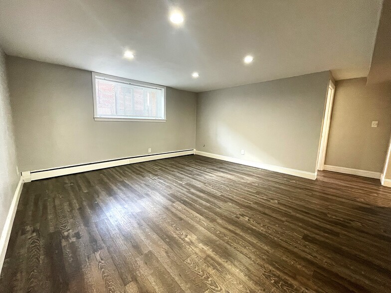 Building Photo - 8 Bryon Rd