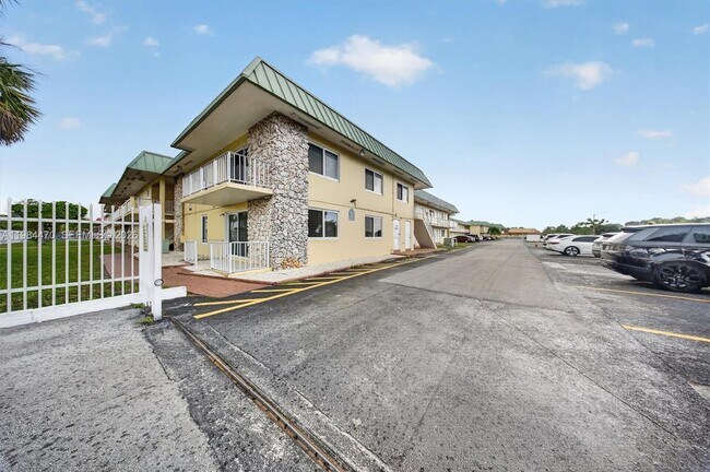 Building Photo - 505 NW 177th St