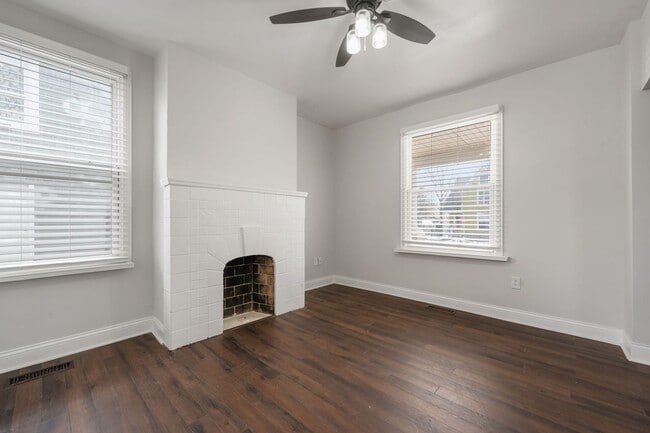 Building Photo - Madisonville- Charming 3+ bedroom 1.5 Bath, 1 car detached