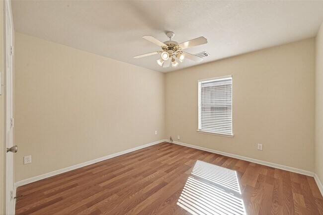 Building Photo - 926 Dracena Ct