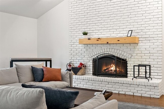 Building Photo - 2202 Montclaire St