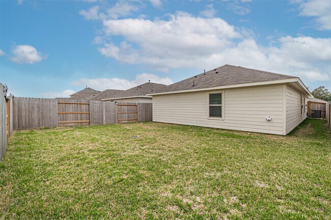 Building Photo - 17746 Pemswood Dr