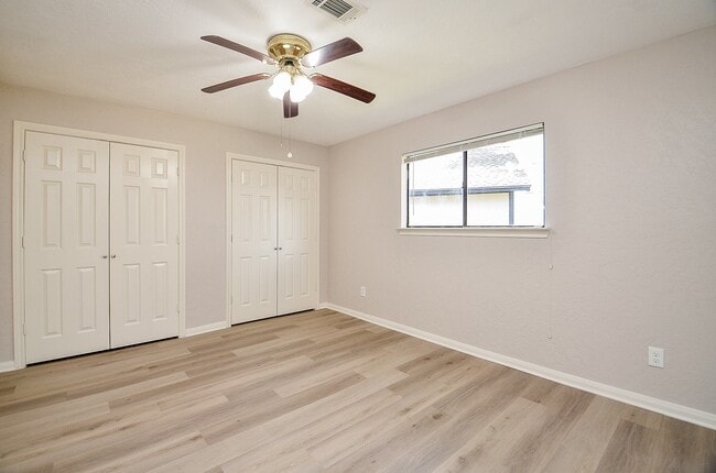 Building Photo - 16015 Southampton Dr