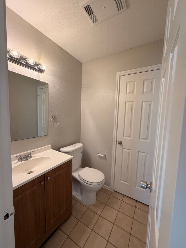 Building Photo - OPEN 3 BR W/ MASTER DOWN*STAINLESS STEEL APPLIANCES*FIREPLACE IN LIVING*TILED SHOWER*WALK-IN CLOS...