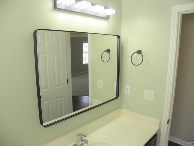 Building Photo - 258 Mountain Creek Dr