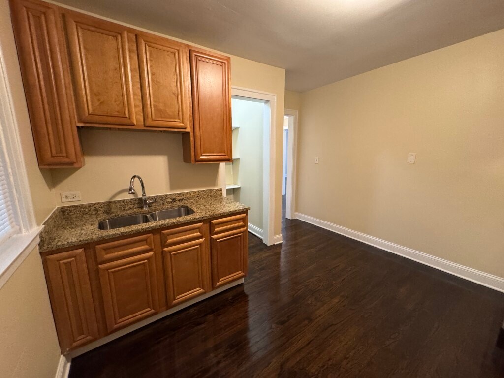 Building Photo - 2510 N LeClaire Ave
