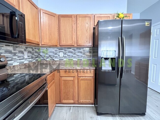 Building Photo - 523 Whitewater Dr