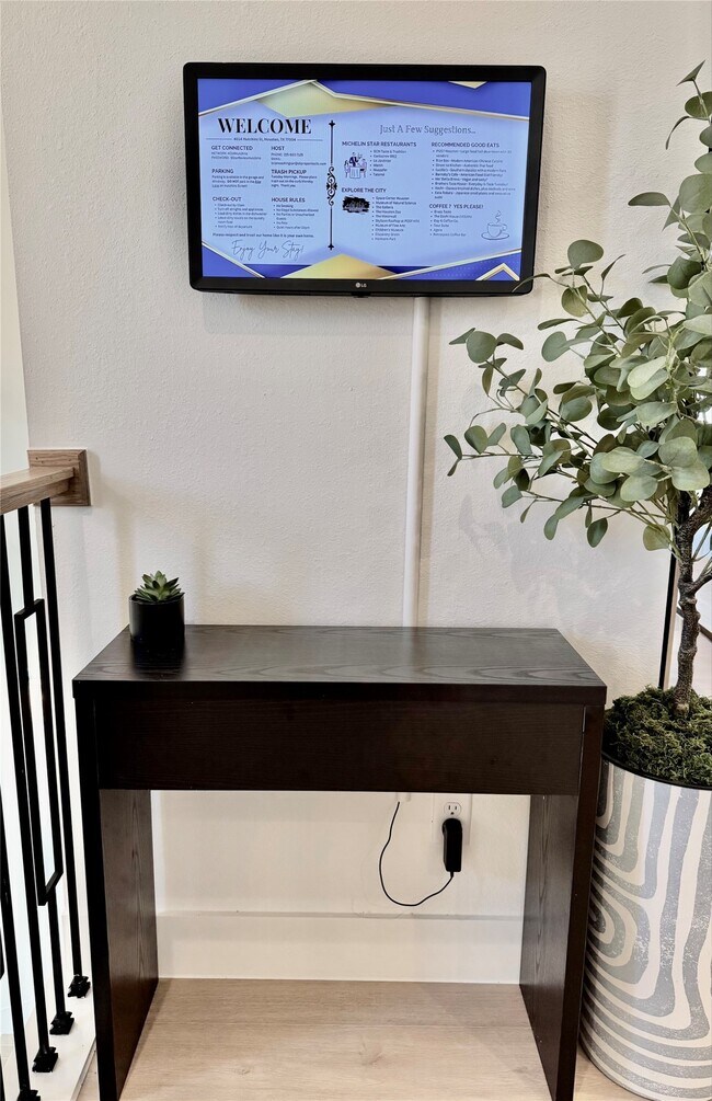 Building Photo - 4014 Hutchins St