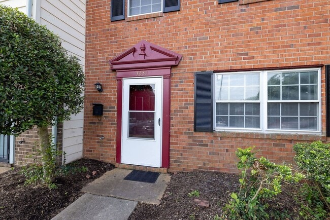 Building Photo - Townhouse in Richmond