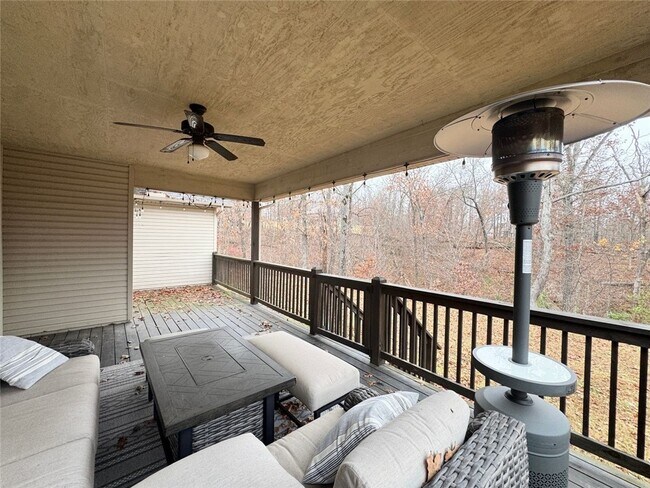 Building Photo - 33 Leona Dr