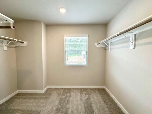 Building Photo - 12198 Ridge Top Dr