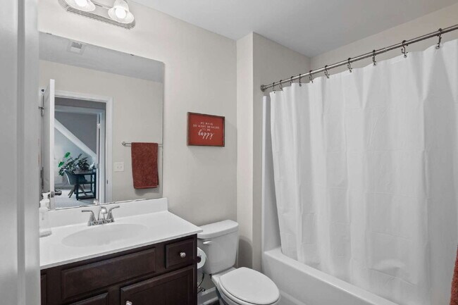 Building Photo - 410 Silverstone Pl