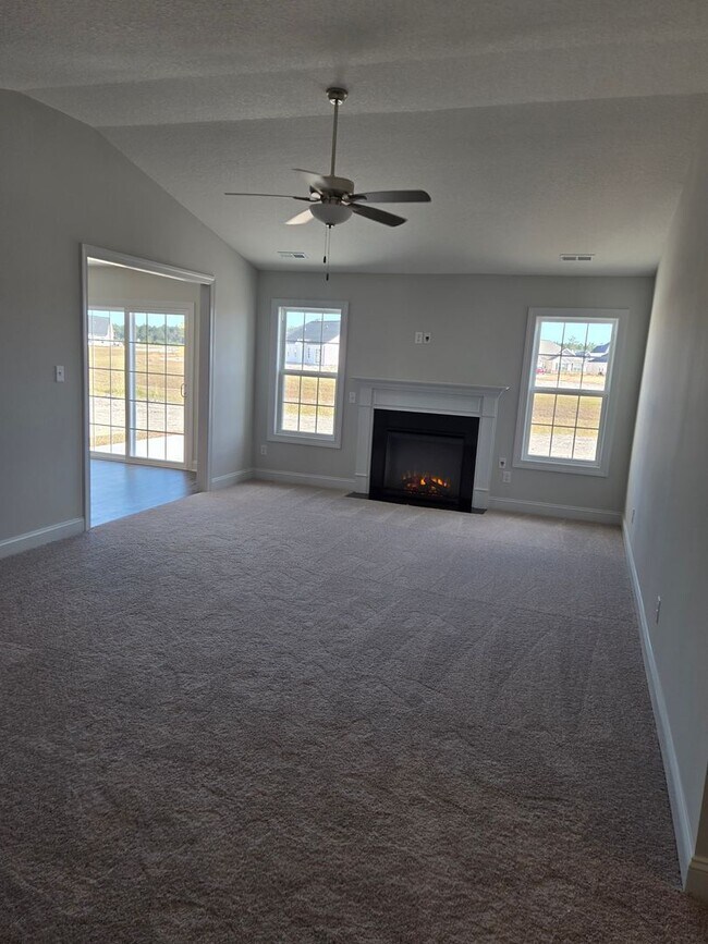 Building Photo - 918 Uplands Ln