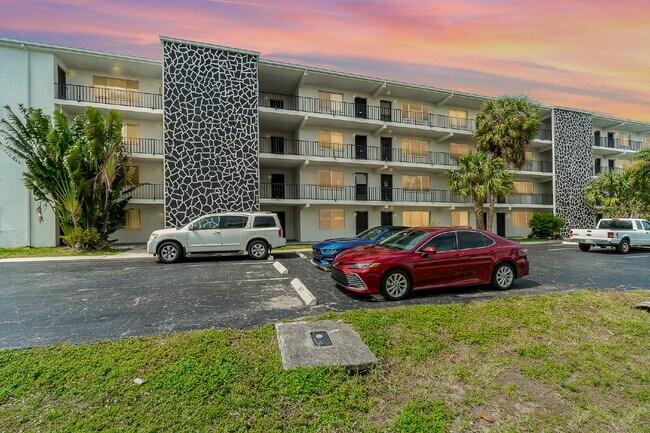 Building Photo - "Chic 2-Bed, 2-Bath Condo with Granite Finishes in Prime Cape Coral Location! 55 and older"