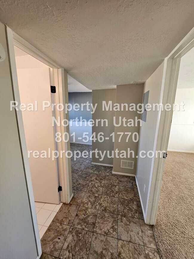 Building Photo - 5035 S 4275 W