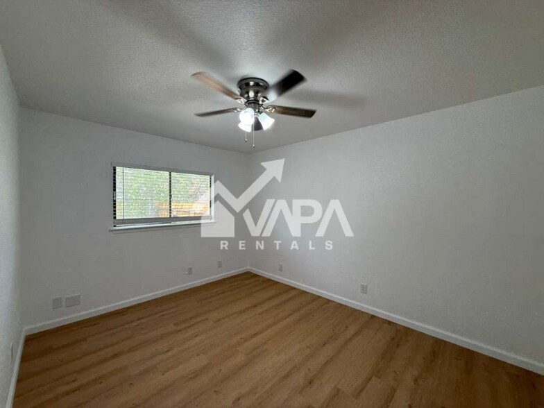 Building Photo - 5929 Mission Sunrise