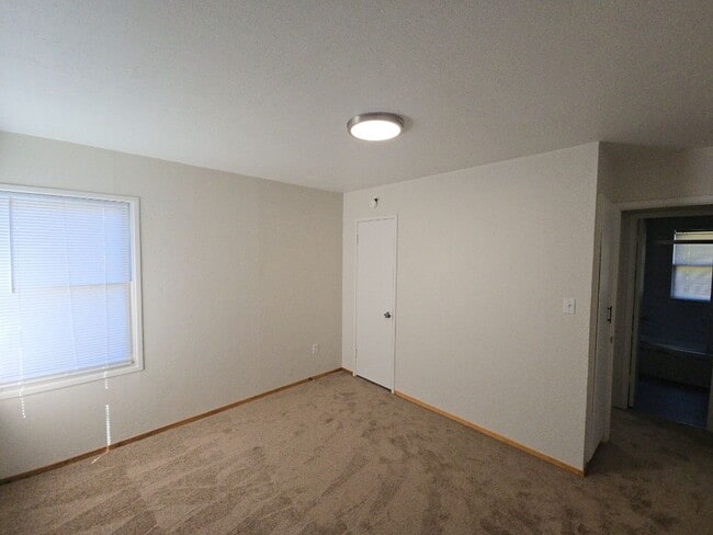 Building Photo - 2BD/1BA Pine Hill home on quiet road!