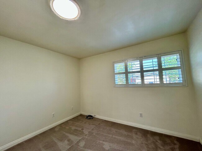 Building Photo - 4 Bed, 2 Bath in the Heart of Santee!