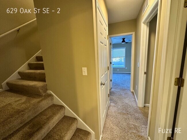 Building Photo - 629 SE Oak St