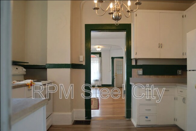 Building Photo - 1012 Cedar St