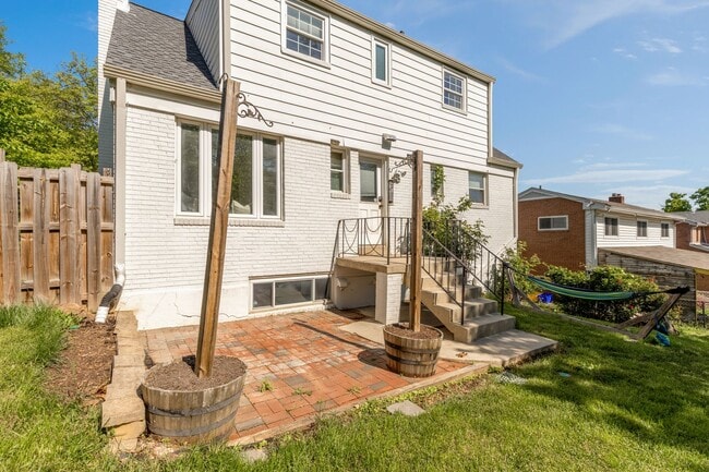 Building Photo - 3111 63rd Pl