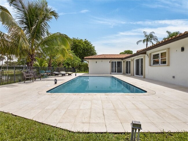 Building Photo - 16641 Royal Poinciana Dr
