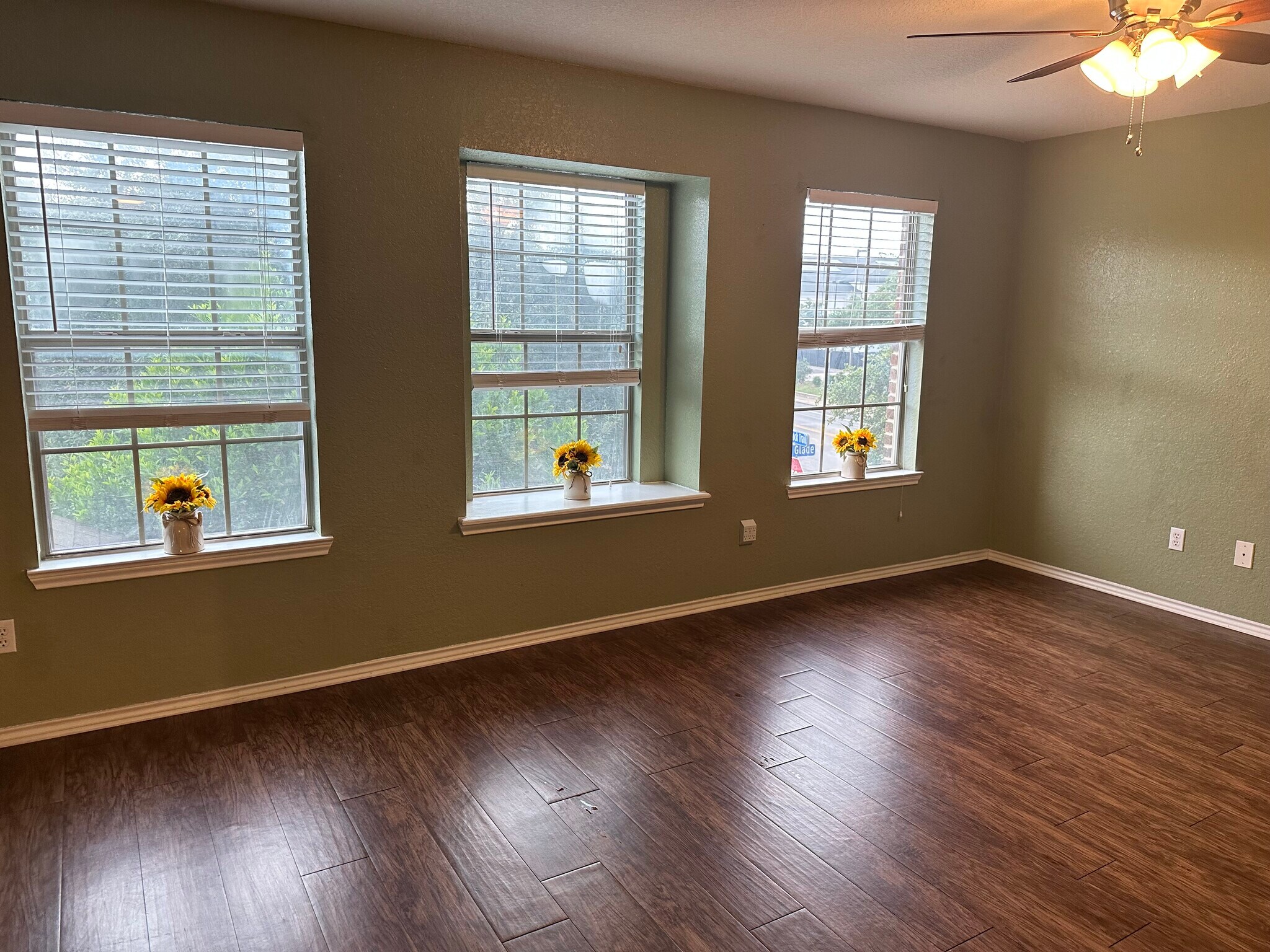 Family room - 8259 Elm Glade