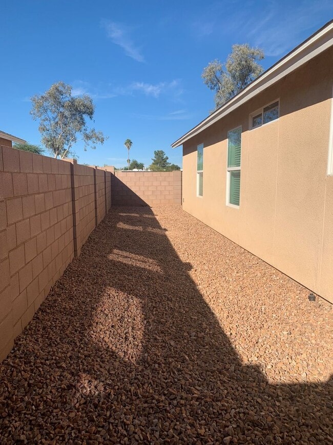 Building Photo - 2438 S Clovis Place-