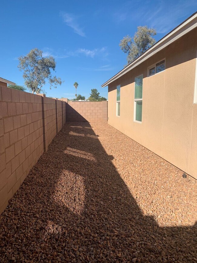 Building Photo - 2486 S Clovis Place-