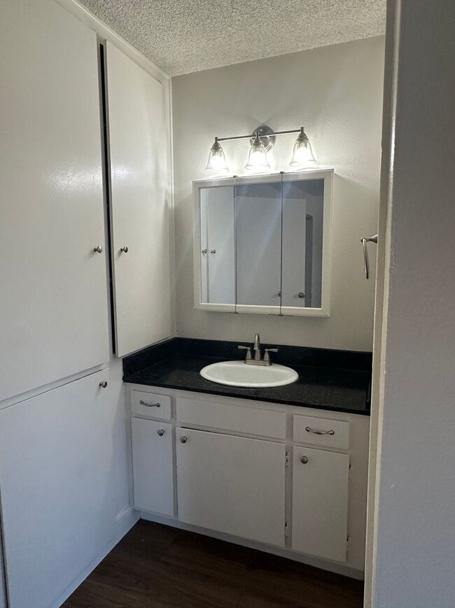 Building Photo - 7434 Mesa College Dr