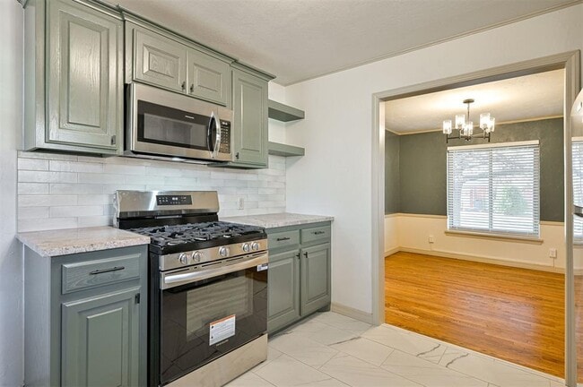 Building Photo - 2312 N Warren Ave