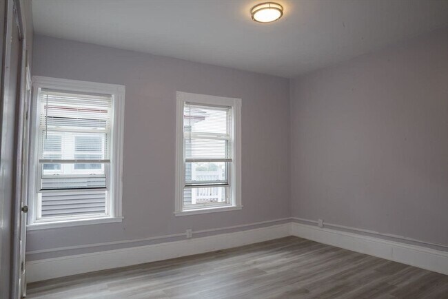 Building Photo - 285 Medford St
