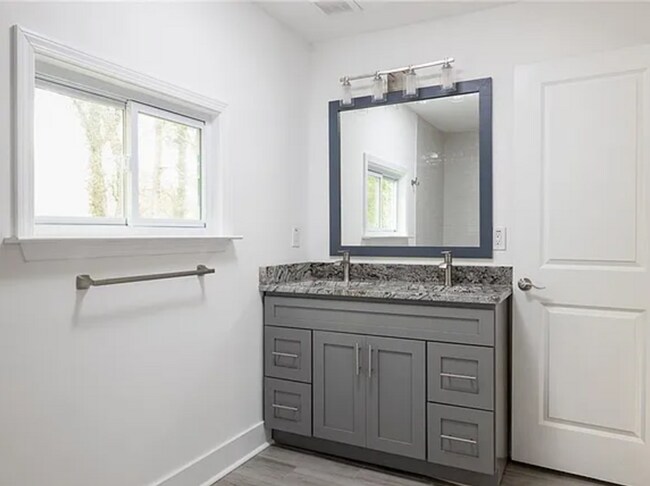 Building Photo - Spacious 5BR/3.5 BA Renovated Home Near Beltline with Off-Street Parking