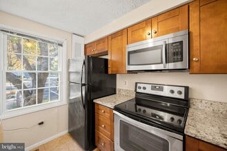 Building Photo - 8439 Lazy Creek Ct