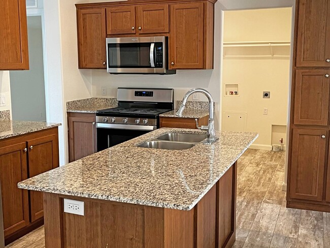 Building Photo - 21100 State St