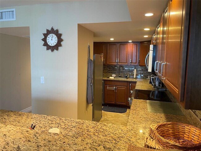 Building Photo - 209 N Fort Lauderdale Beach Blvd