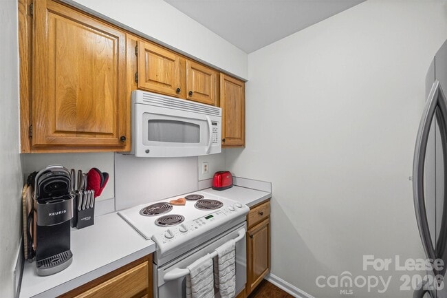 Building Photo - 5003 Sharon Rd