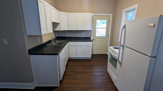 Building Photo - 704 E Prospect St