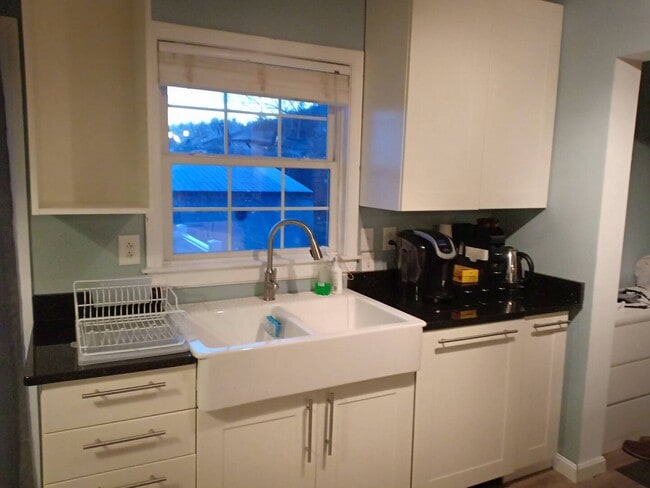 Building Photo - 9 Old Etna Rd