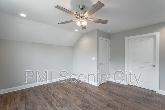 Building Photo - 2631 Rogers Dr SE