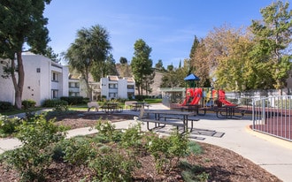 Building Photo - Villa Topanga