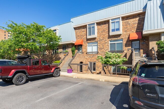 Building Photo - 2 BR/1.5 BA | 1,200 Sq. Ft. | One Block to Metro