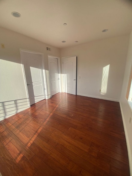 Building Photo - 332 S Virgil Ave